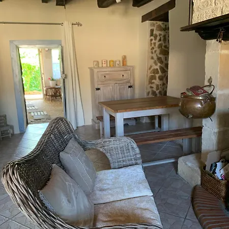Le Petit De Holiday home Milhac-de-Nontron